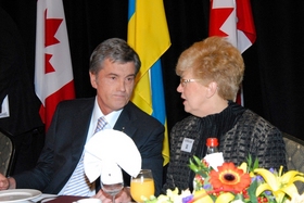 Large_thumb_20_yushchkenko_in_toronto_2008_180